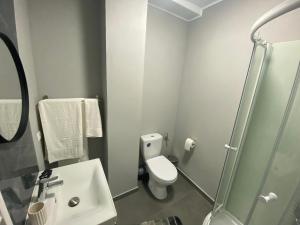 a bathroom with a toilet and a sink and a shower at EM03- Apartament 2 camere luxury in Târgu Jiu