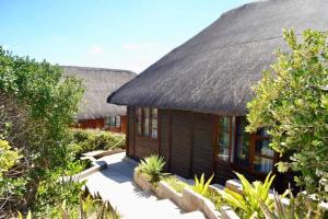 Casa pequeña con techo de paja en Mozambique,Inhambane,Barra -Entire Beach House, en Inhambane