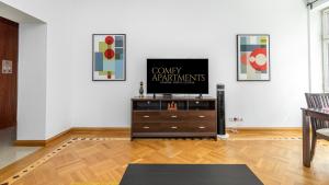 Televízia a/alebo spoločenská miestnosť v ubytovaní Old Town Center - Przy Deptaku