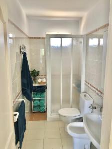 a bathroom with a toilet and a sink and a shower at Casa La Galera (Playa a 50 metros) in Corralejo +20 photos