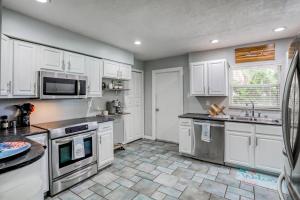 Gallery image of SeaFoam Happy Homes in Palm Harbor +20 photos