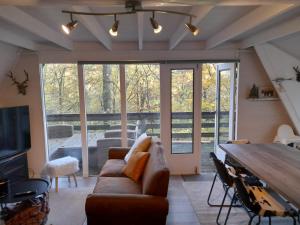 a living room with a couch and a table at Cosy Chalet Durbuy in Durbuy