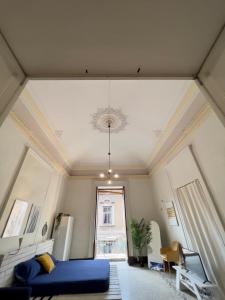 A bed or beds in a room at DUOMO - Loft a due passi da tutto con vista
