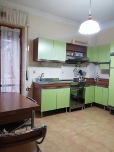 Kuchyň nebo kuchyňský kout v ubytování Appartamento maria