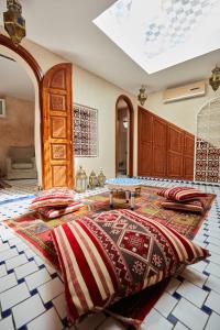 En eller flere senger på et rom på Riad dar Celine