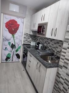 Kuchyňa alebo kuchynka v ubytovaní La Rosa Torremolinos - piscina abierta