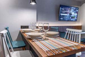 A&N Athens Luxury Apartments - Akadimou的电视和/或娱乐中心