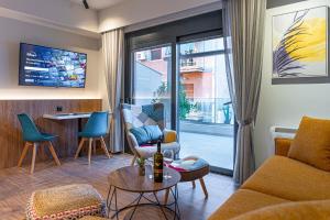 A&N Athens Luxury Apartments - Akadimou的电视和/或娱乐中心