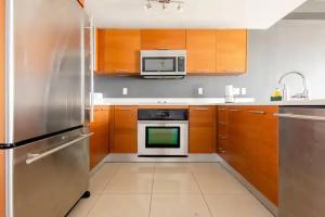 A kitchen or kitchenette at Midtwon Miami Wynwood Condo