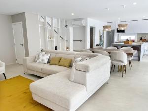 a white living room with a couch and a table at Villa Aurora in Salir de Porto