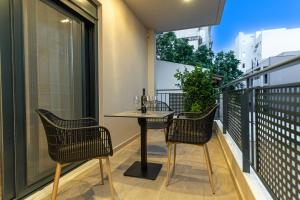 A&N Athens Luxury Apartments - Akadimou的阳台或露台