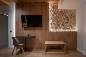 A&N Athens Luxury Apartments - Akadimou的电视和/或娱乐中心