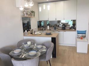 Kuchyň nebo kuchyňský kout v ubytování Westin House Apartamenty Baltic Premium