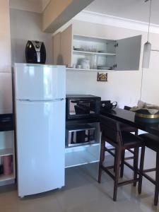 Nhà bếp/bếp nhỏ tại Resort e Spa Summer Beach Bombinhas apto 107