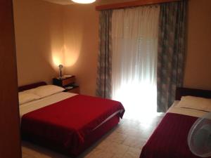 Postel nebo postele na pokoji v ubytování Apartments by the sea Starigrad, Paklenica - 6623
