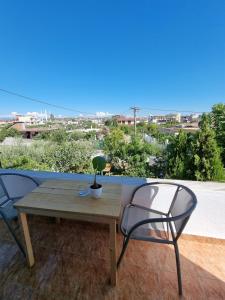 GUEST HOUSE VILA ELEZI的阳台或露台