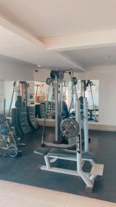 a gym with several tread machines in a room at Lindo Flat Part Grand Mercure Varanda aconchegante in Brasília