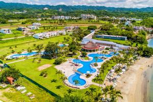 une vue aérienne du complexe et de la plage dans l'établissement Nayar Tortugas 31, à Puerto Vallarta