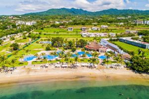 une vue aérienne du complexe et de la plage dans l'établissement Nayar Tortugas 31, à Puerto Vallarta