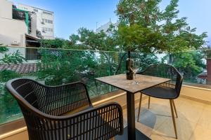 A&N Athens Luxury Apartments - Akadimou的阳台或露台