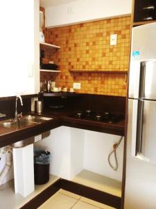 a kitchen with a sink and a refrigerator at Apartamento Em Fortaleza De Frente Para O Mar in Fortaleza