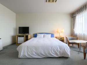 Postel nebo postele na pokoji v ubytování Tabist Katahara Resort Gamagori