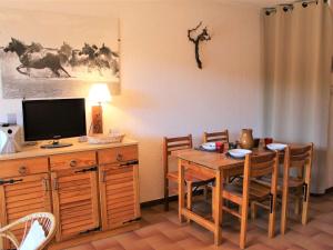 Zdjęcie z galerii obiektu Studio confortable à Vars, 4 couchages, à 100m des pistes, proche commerces, parfait pour vacances - FR-1-330B-195 w mieście Vars