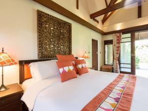 A bed or beds in a room at Villa Waimarie - SHA Extra Plus