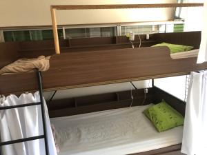 Kama o mga kama sa kuwarto sa コウノトリの里の宿