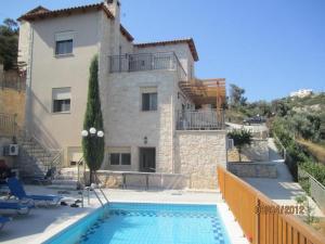Bazén v ubytovaní Beautiful Holiday house for 10 persons, with swimming pool alebo v jeho blízkosti