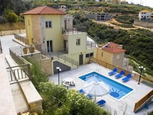 Bazén v ubytovaní Holiday house for 10 persons, with swimming pool alebo v jeho blízkosti
