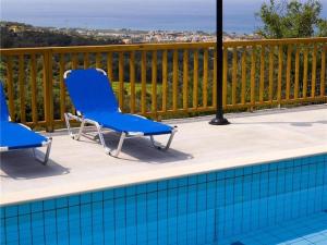 Bazén v ubytovaní Holiday house for 10 persons, with swimming pool alebo v jeho blízkosti