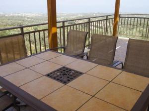 Balkón alebo terasa v ubytovaní Holiday house for 10 persons, with swimming pool
