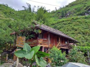 a house on a hill with a sign in front of it at Fieu House in Lao Cai