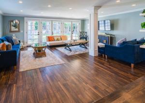 Χώρος καθιστικού στο Le Bleu House - Newly Designed 3BR HOUSE & POOL by Topanga