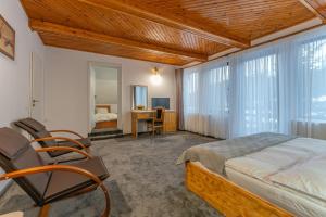 Postel nebo postele na pokoji v ubytování Iris Predeal + 37 fotografií