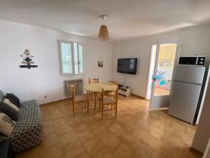 a living room with a table and a kitchen at petit paradis pres ile rousse gîte les cortalines Lama in Lama