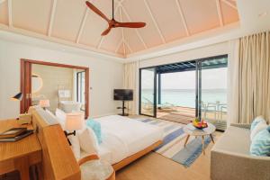 Postel nebo postele na pokoji v ubytování Nova Maldives