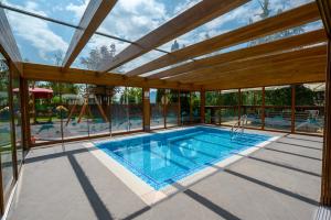 Bazén v ubytování Katarino SPA Hotel nebo v jeho okolí