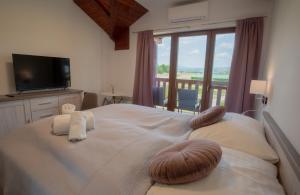Posteľ alebo postele v izbe v ubytovaní Tri Duby Golf Apartments