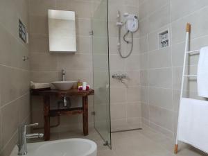 Koupelna v ubytování Bougainvillas Seychelles + 37 fotografií