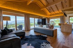 a living room with a couch and a table at Die Zwei Sonnen Chalets in Ofterschwang