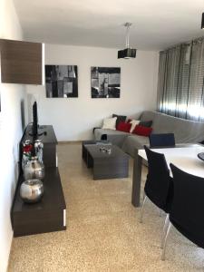 a living room with a couch and a table at Apartament La Calita in Peniscola