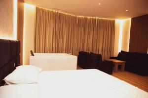 Postel nebo postele na pokoji v ubytování Hotel Continental