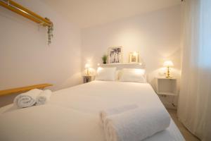 เตียงในห้องที่ HomeHolidaysRentals Beach - Costa Barcelona +31 ภาพ