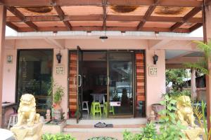 a house with glass doors and a wooden roof at OYO 75408 Tipsiri Place in Chiang Mai
