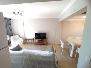 TV a/nebo společenská místnost v ubytování Cheerful 3 bedroom villa