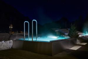 Bazén v ubytování Berghaus Schröcken - Hotel Apartments Spa nebo v jeho okolí