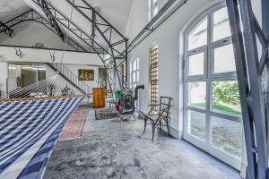a room with a hammock in a room with windows at Badacsony Loft in Badacsonytomaj