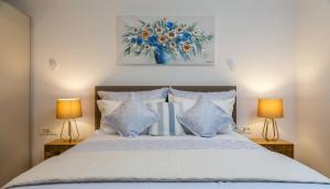 Posteľ alebo postele v izbe v ubytovaní Luxury Villa Cippico XXII with Pool